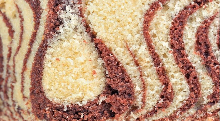 Главное в пироге «Зебра» – чередование белых и темных полос, а уж в каком именно тесте – не так важно