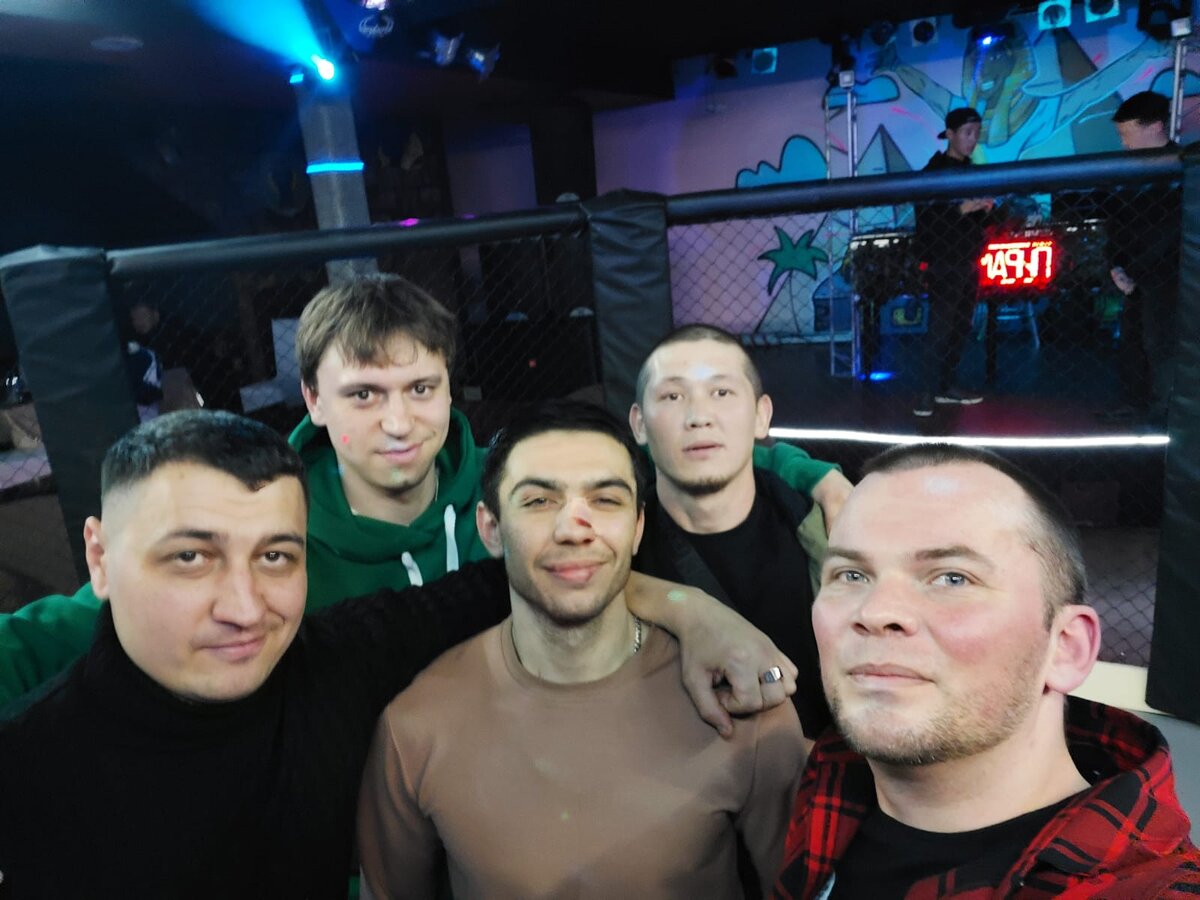 Фото боя с поп-ММА "Пирамида" С могильщиком. 