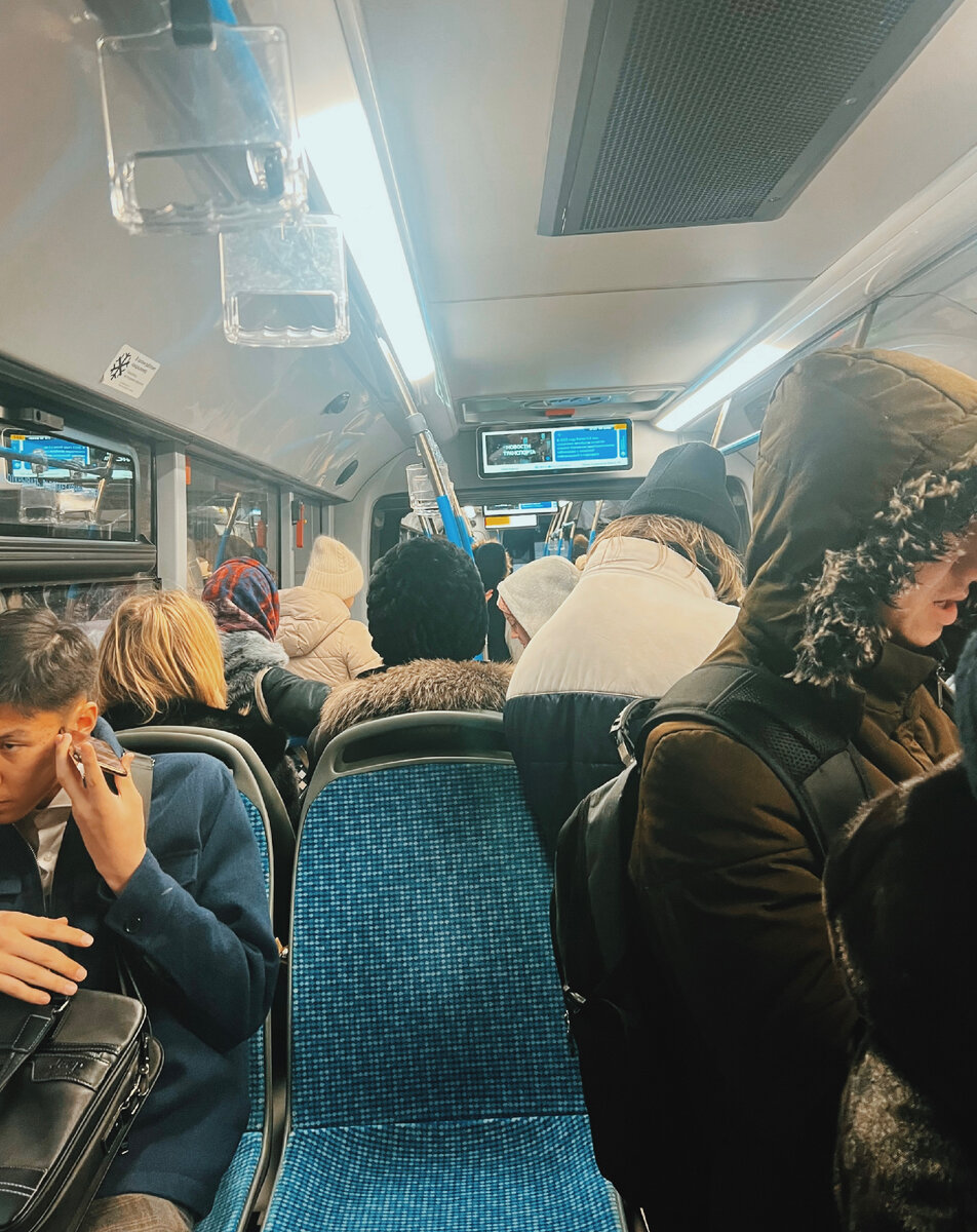 Атмосфера автобуса. Прекрасно, но только не когда пытаешься влезть туда с коляской