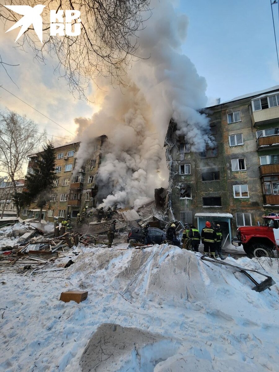     Из-под обвалов продолжают доставать людей. Вячеслав АШУРКОВ