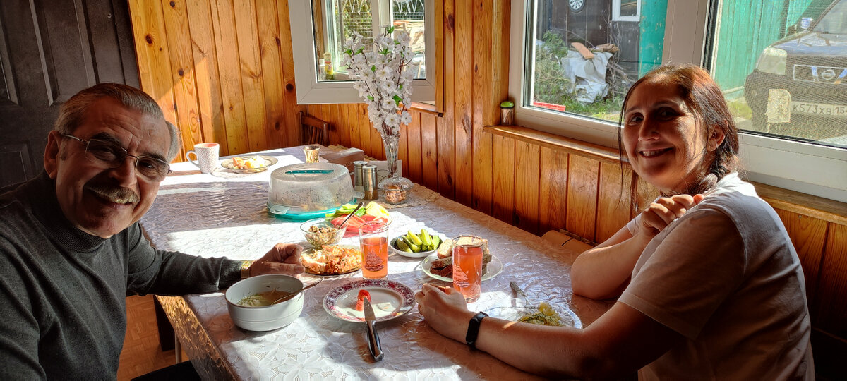 Хорхе и Марина обедают