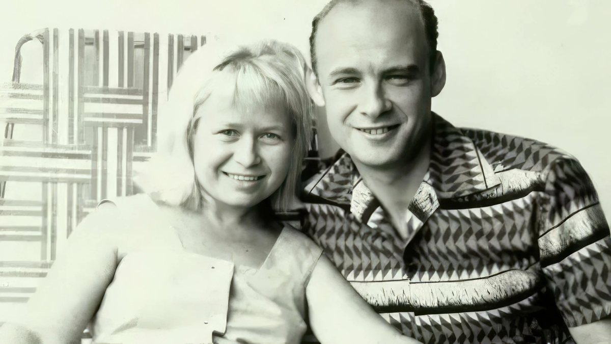 Молодые и красивые