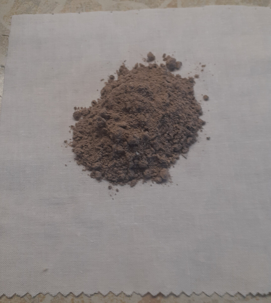 Перед началом работы золу нужно просеить 