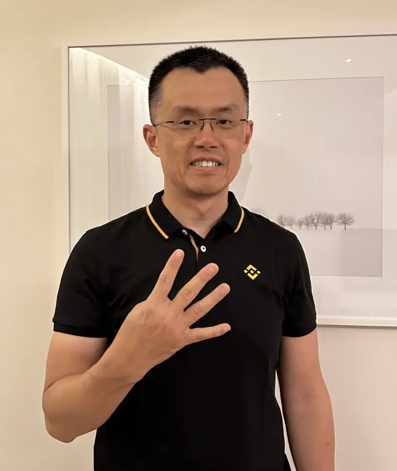 Положил начало этой истории CZ (Чанпэн Чжао) - CEO Binance. Как только появлялись негативные новости относительно биржи Binance, например о ее неплатежеспособности или проблемами с регулятором, то CZ постил в своем твиттере фото, где показывал 4 пальца или просто писал число 4. 