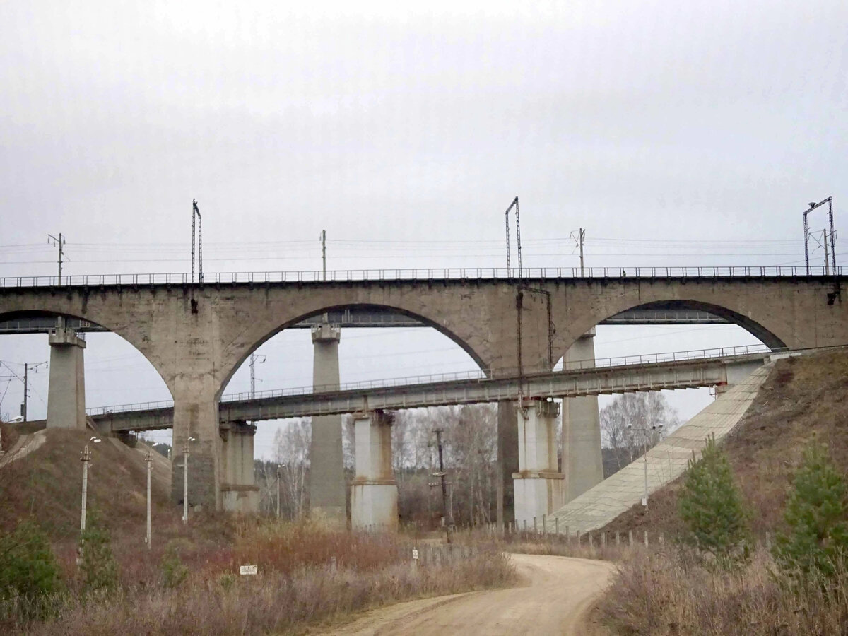 Виадук по дороге в деревню Рябиновка. 