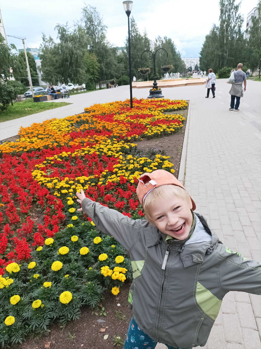 Фото, правда, не сегодняшнее, но погода похожая по этой же дороге ходили в поликлинику