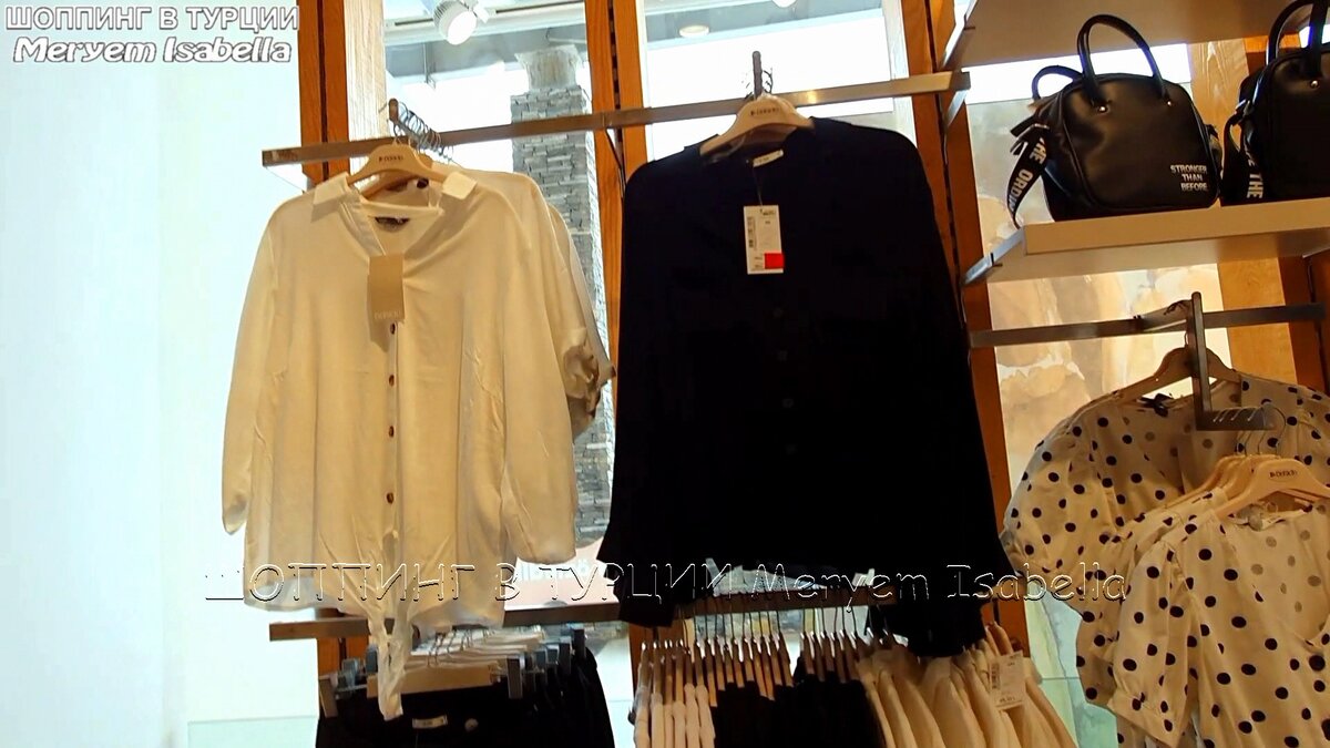 Белая вискозная блуза 59 лир, 600 рублей. 