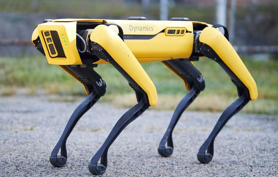 для сравнения робот Spot от Boston Dynamics