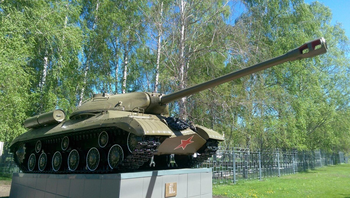 Памятник  с ИС-3