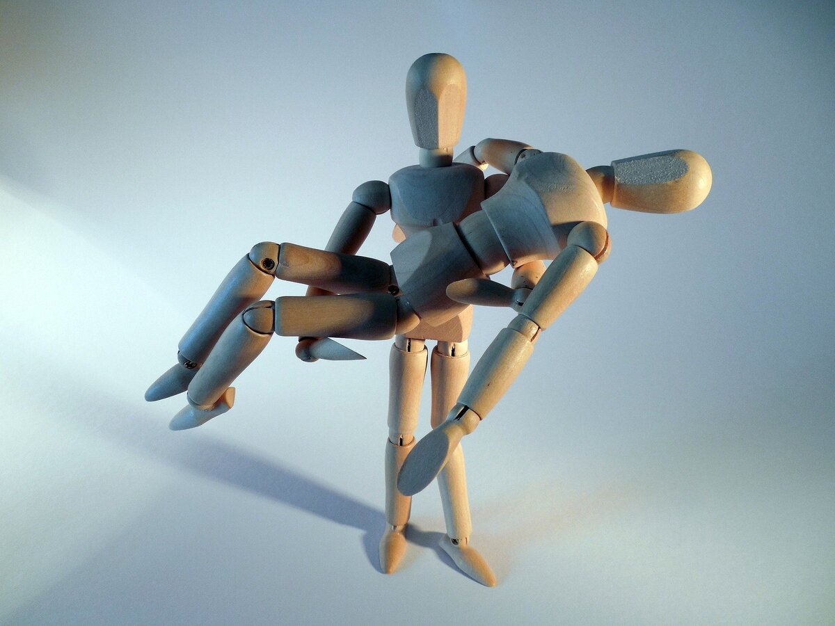 Муж-тиран лучше знает как жить жене-жертве.           Изображение succo с сайта Pixabay 