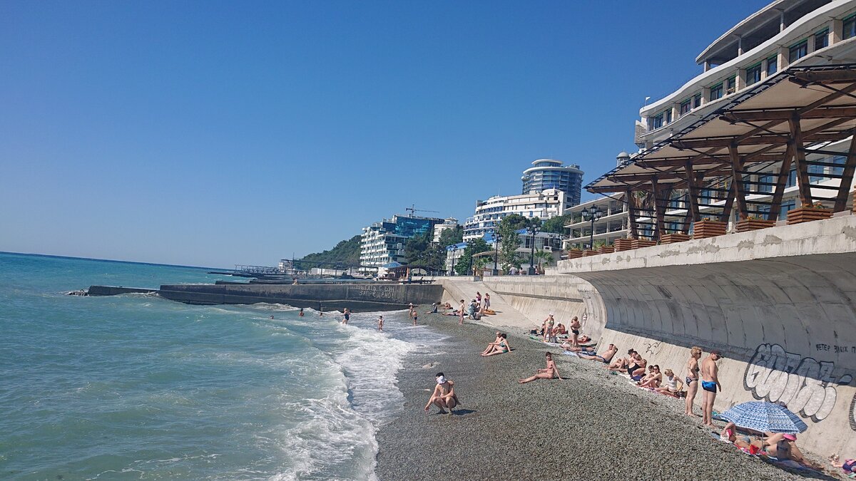 Рядом с  комплексами, стоимость квартир в которых превышает все разумные пределы (москвичи увидят абсолютно свои цены!) вот такие пляжи.