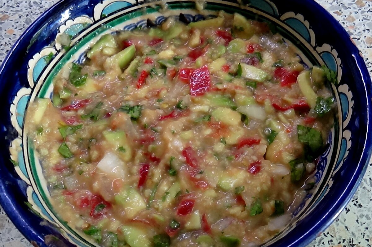 Паста гуакомоле из авокадо с очень острым вкусом
