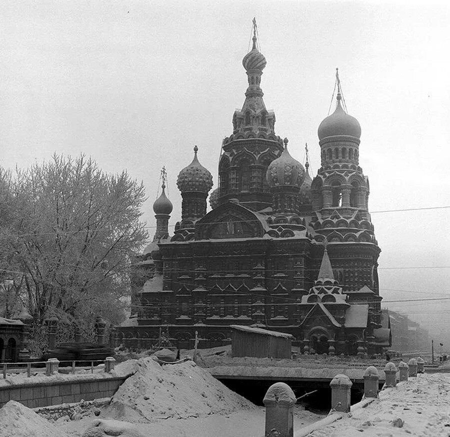 Исакиевский собор в блокадном Ленинграде