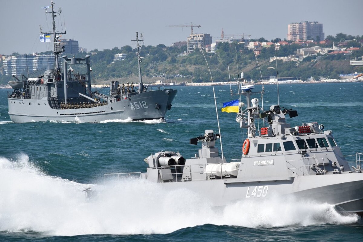 Военно-морской парад в Одессе в честь дня ВМС Украины. 05.07.2020