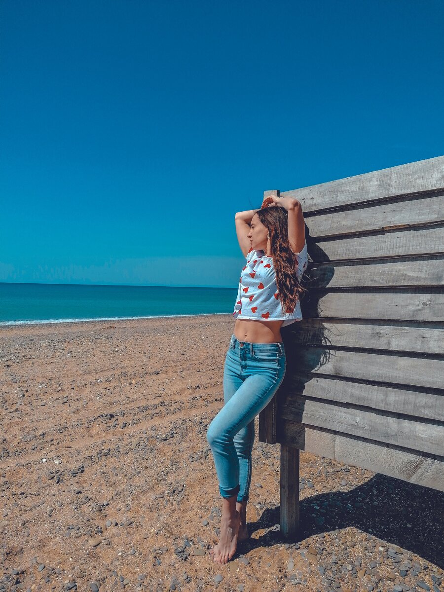 Так выглядел пляж Новофедоровки весной 2020 года. 