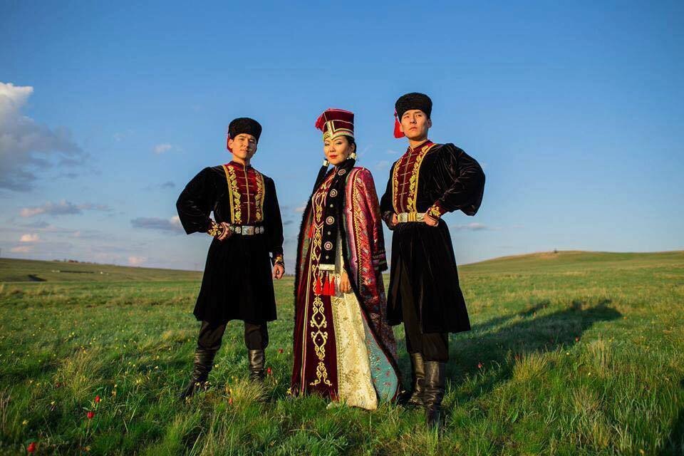 Картинка калмыки в национальных костюмах