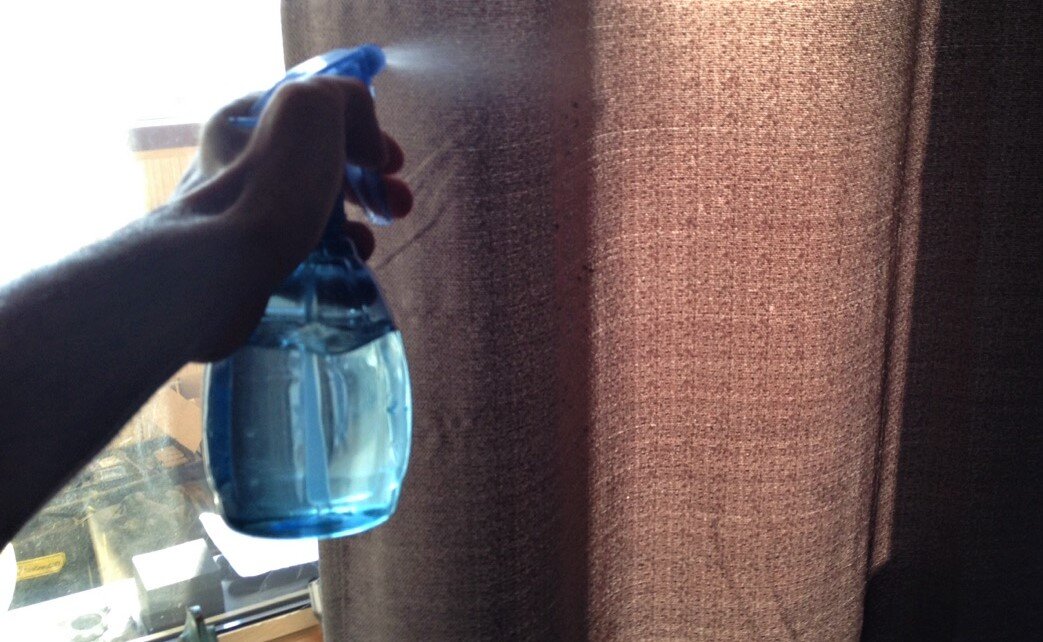 Увлажнение штор пульверизатором