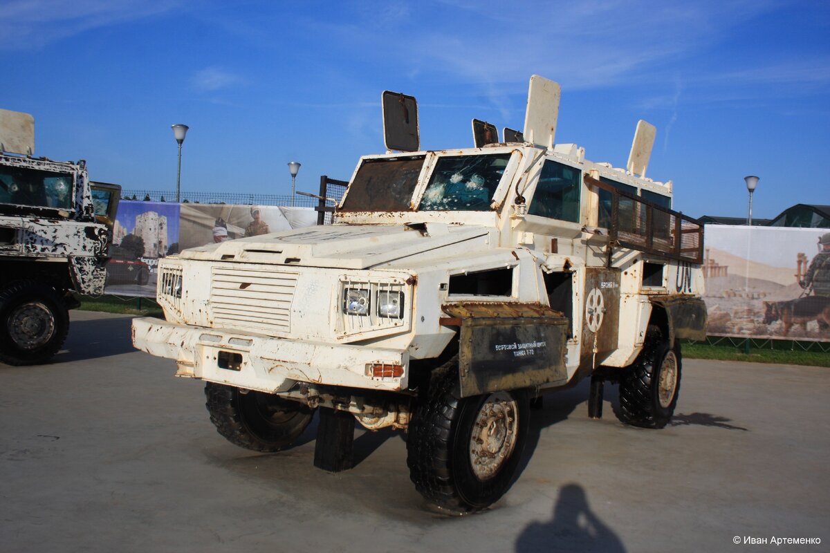 RG-31 с дополнительной кустарной защитой: сетками и резиновыми экранами