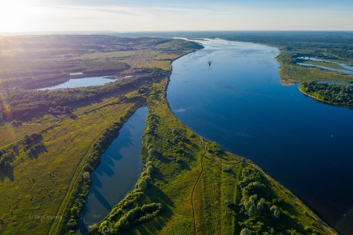 Картинка река впадает в озеро