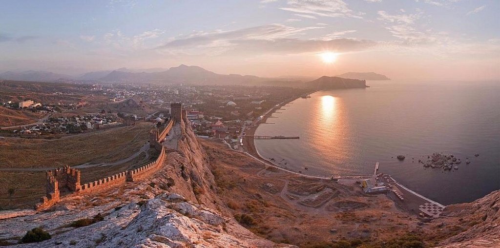 Вид на Судак с Генуэзской крепости