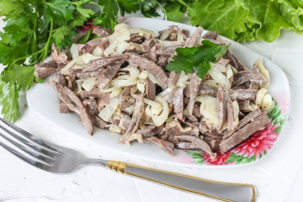Слоеный салат из печени с маринованным луком - Кулинарные рецепты Про Вкусняшки