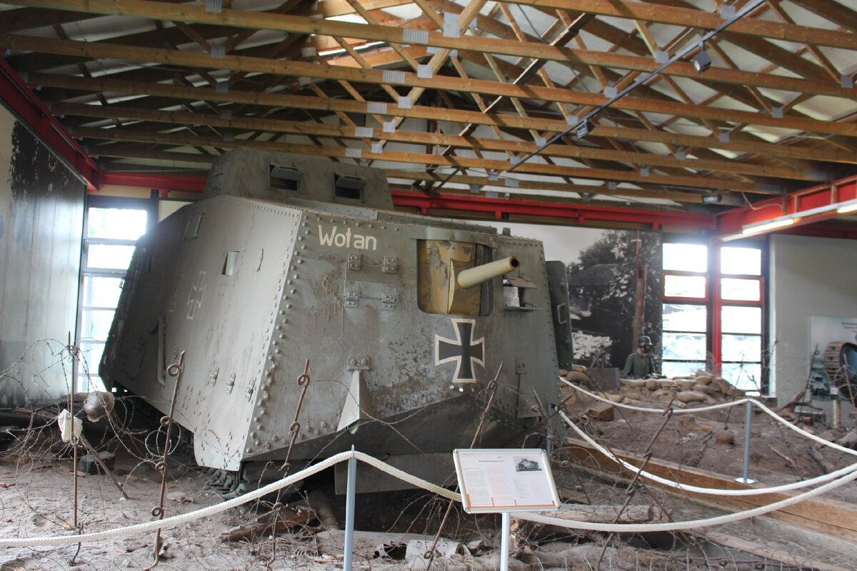 A7V — немецкий тяжёлый танк времён Первой мировой войны. Первый серийный танк Германской империи. 