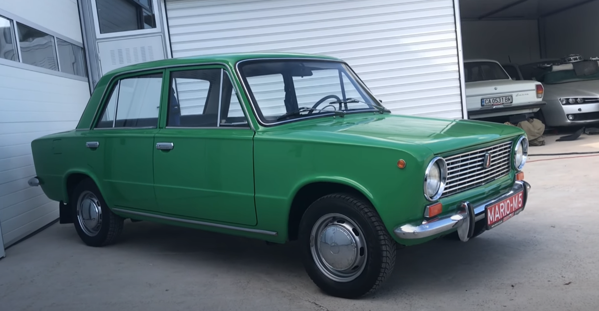 Копейка стала народным автомобилем XX века по мнению читателей журнала "За рулём". 