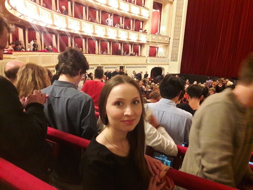Wiener Staatsoper - Венская государственная опера - самый крупный и знаменитый оперный театр в Австрии и Вене. Опера Моцарта " Свадьба Фигаро " — мы изучали её в музыкальной школе, смотрели в записи ещё на кассете, а теперь я посмотрела ее вживую, в одном из главных Европейских театров на Родине Моцарта))) вот такая вот мечта сбылась!!!