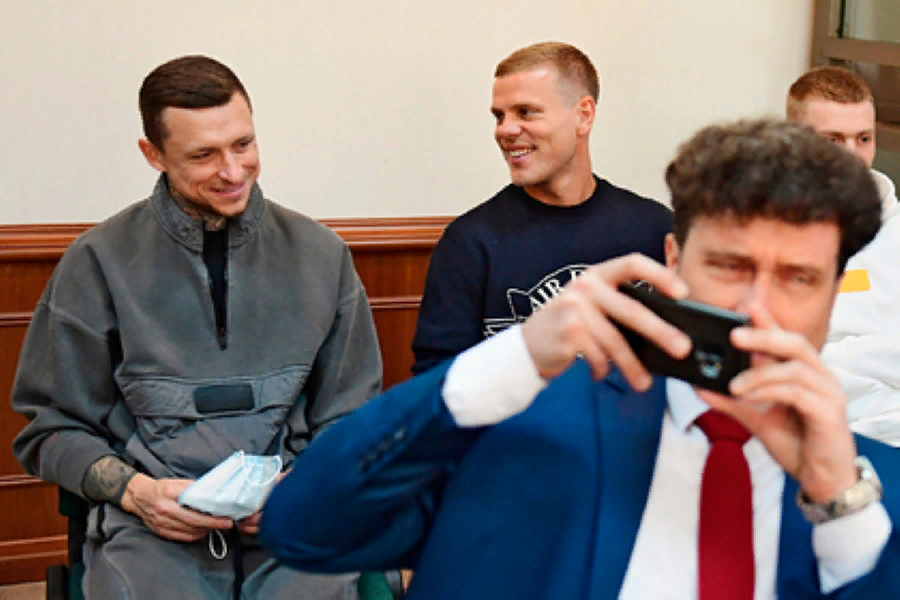 Жизнь удалась! Кому следующему стулом по головушке?