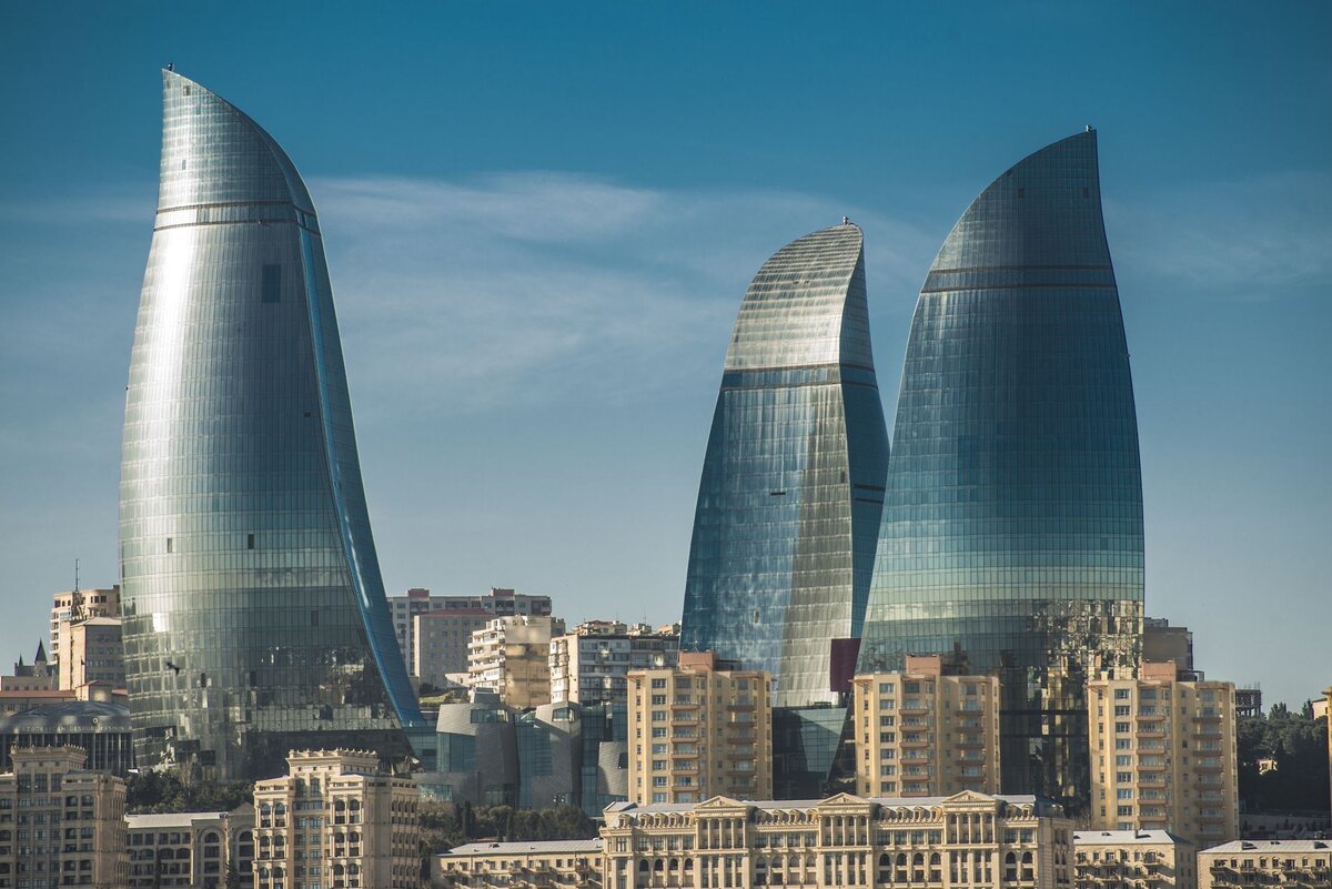 Башня три сестры в Баку