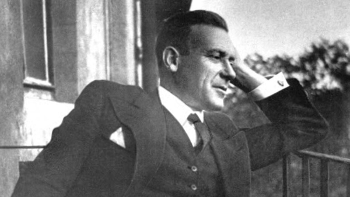 Михаил Афанасьевич Булках. Источник: http://www.lebedyan.com/personalii/bulgakov-m-a/
