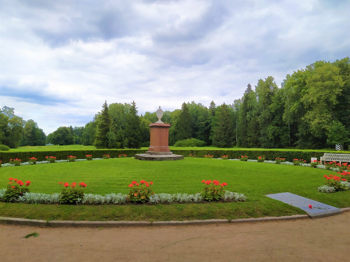 В парке Павловска