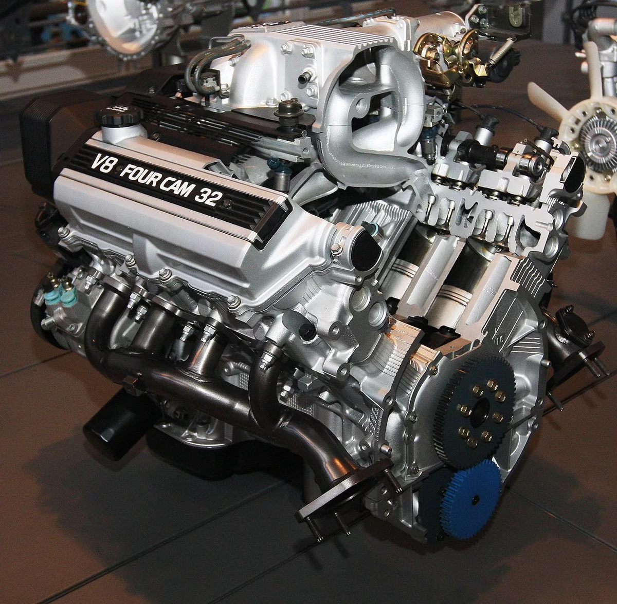 Двигатель на ходу. Двигатель 1uz-Fe. Toyota 1uz-Fe. ДВС Тойота 1uz Fe. Мотор 1 uz Fe VVTI.