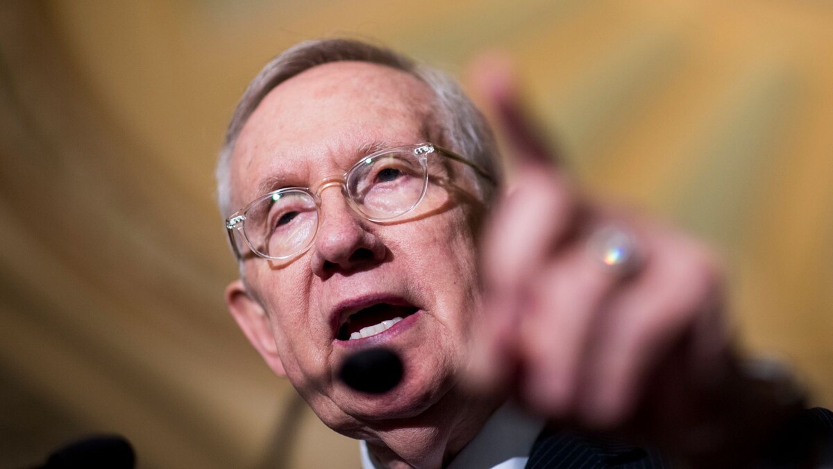 Элвин Тоффлер - американский философ, социолог и футуролог, один из авторов концепции постиндустриального общества.