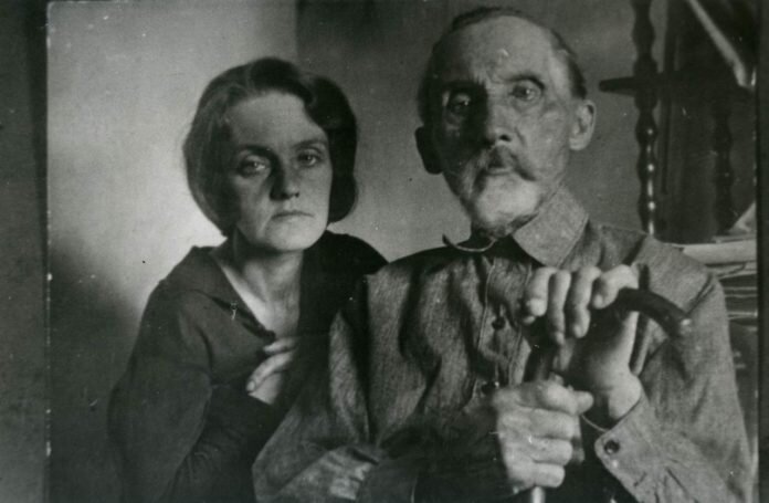 Григорий Николаевич Прозрителев с дочерью Инной. Ставрополь, 1932 г. Фото https://stav-history.ru. 