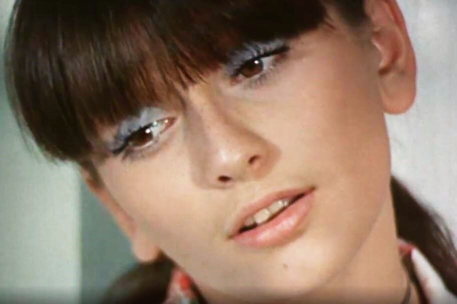 И.Нинидзе. Кадр из фильма "Песни над облаками" (1976)