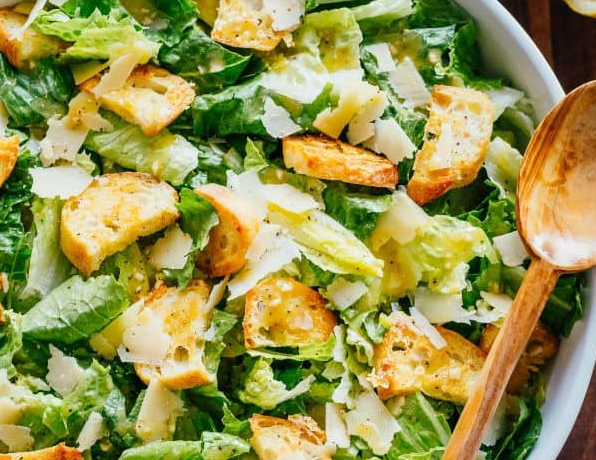 салат Цезарь