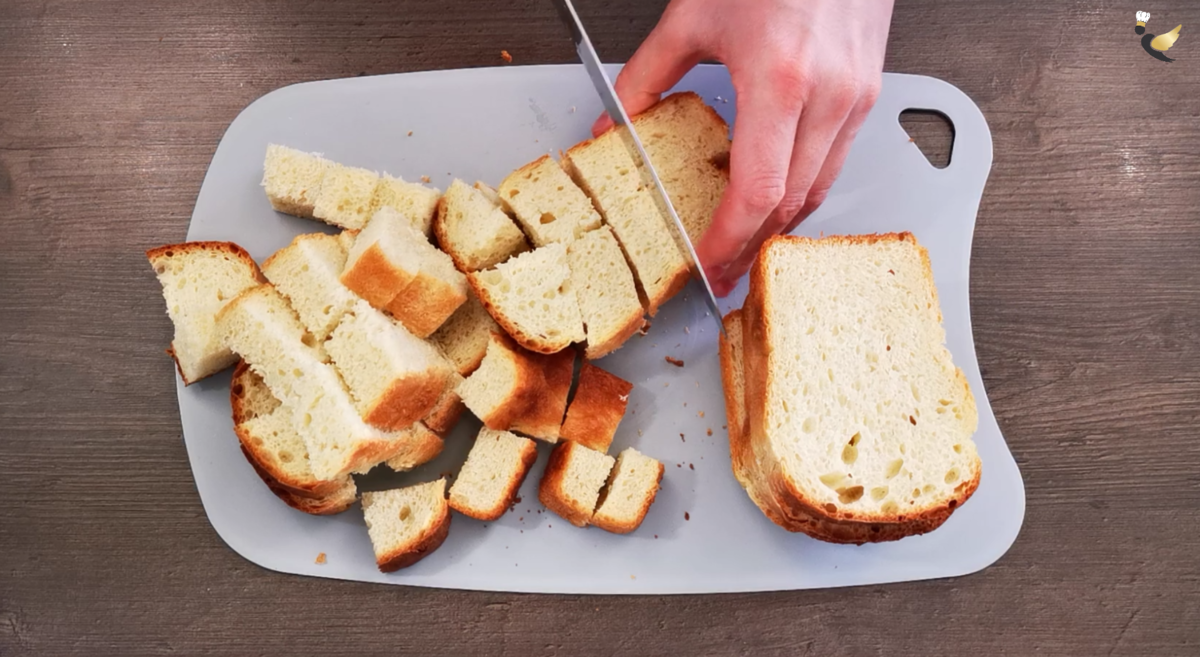 Старый хлеб больше не выбрасываю, делаю из него вкусное немецкое блюдо. Делюсь оригинальным рецептом