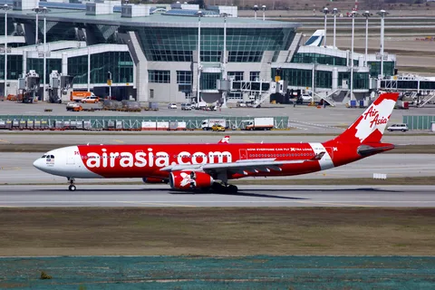 https://upload.wikimedia.org/wikipedia/commons/2/25/9M-XXB_-_AirAsia_X_-_Airbus_A330-343_-_ICN_%2817782543719%29.jpg