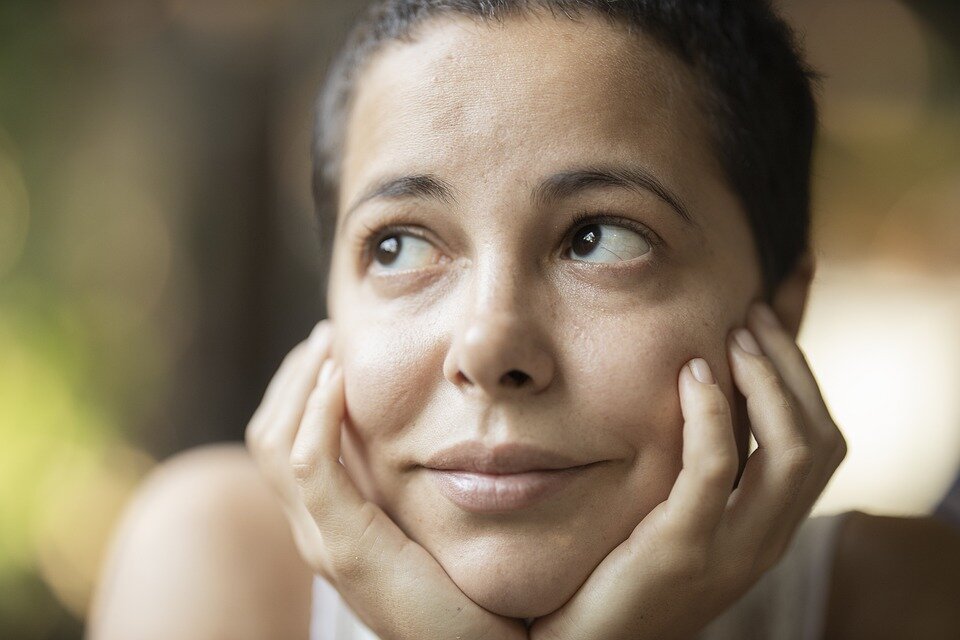 если чешется переносица - к потере работы или денег