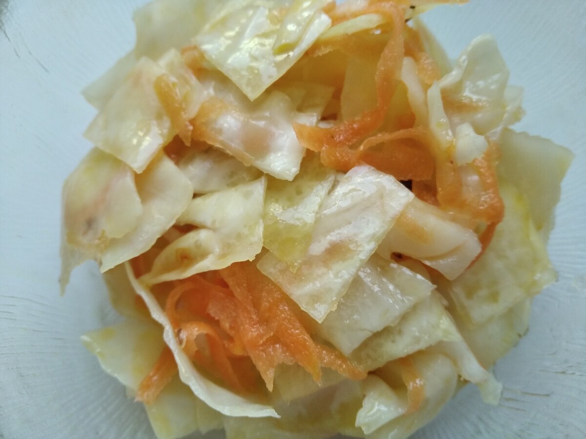 готовая капуста, последний раз делала без зелени, просто забыла положить