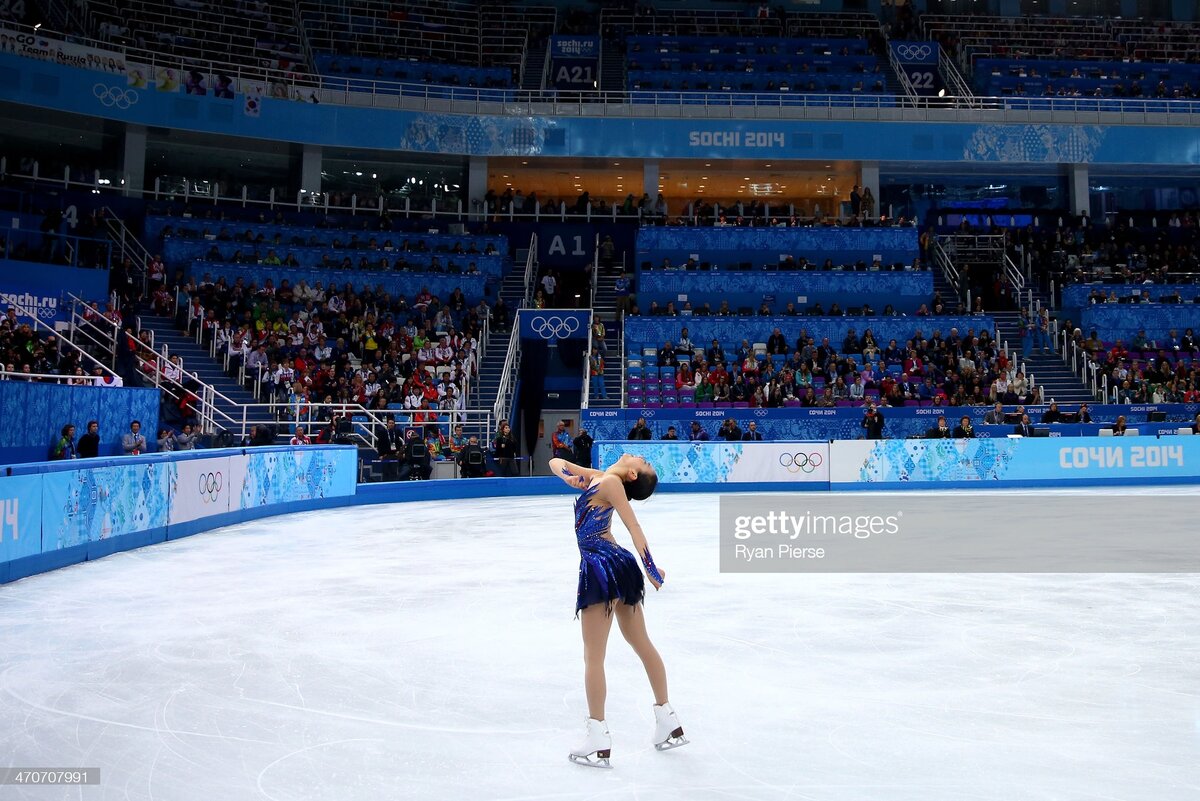 Трибуна спорт фигурное катание. Сочи Айсберг фигурное катание. Айсберг фигурное катание 2014. Фигурное катание трибуны. Каток на Олимпийских играх.