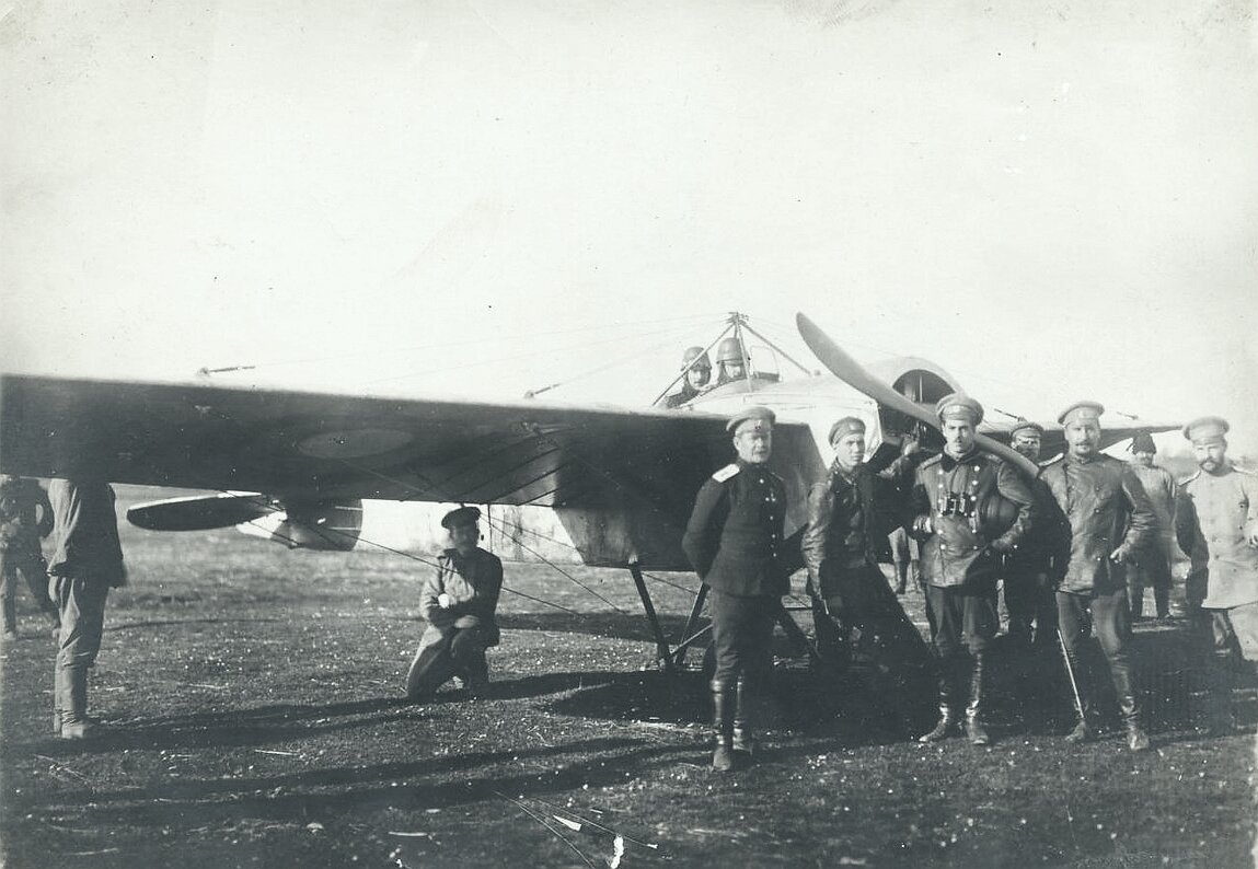 Сокол первая мировая. Летчик Российской империи 1914. Альбатрос Лебедева 18-й корпусной авиаотряд. Ньюпорт самолет 1914. Киевская Военная авиашкола 1916