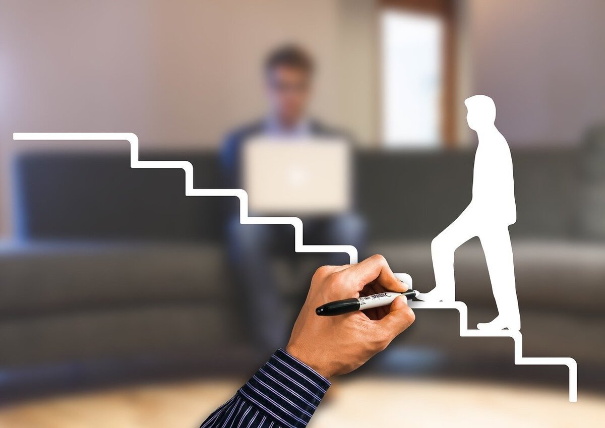 В любой момент времени мы способны сделать шаг на ступеньку вверх. Но только если видим лестницу. В методе "Охотник" она называется "лестница смыслов".