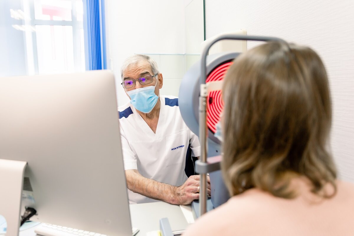 Тем, кому больше 45 лет, может быть противопоказана лазерная коррекция