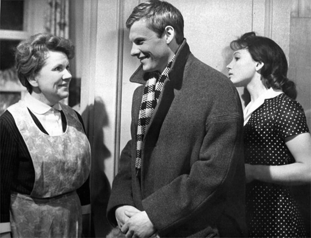 Фото: кадр из фильма "Женщины"; режиссер - Павел Любимов; производство - Творческо-производственное объединение "Центральная киностудия детских и юношеских фильмов имени М. Горького"