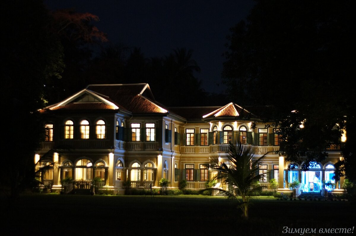 Сейчас там располагается ресторан тайской кухни "Blue Elephant" и  работает кулинарная школа.