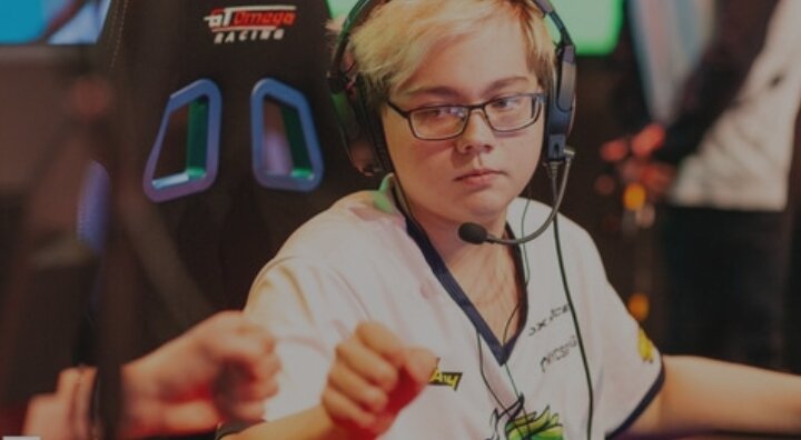 В CS:GO всегда есть темные лошадки, которые не обладают высокой медийностью, но зато показывают хороший результат. Некоторым надо меньше времени, чтоб достичь определенного результата, некоторым больше. Но одно остаётся верным — если у человека есть потенциал, и он будет развивать свой талант, то из этого обязательно получиться что-то стоящее.


В этой статье мы хотим представить пять самых многообещающих игроков в CS:GO, за которыми нужно следить в 2021 году. Возможно, именно они станут будущими звёздами Counter-Strike: Global Offensive.