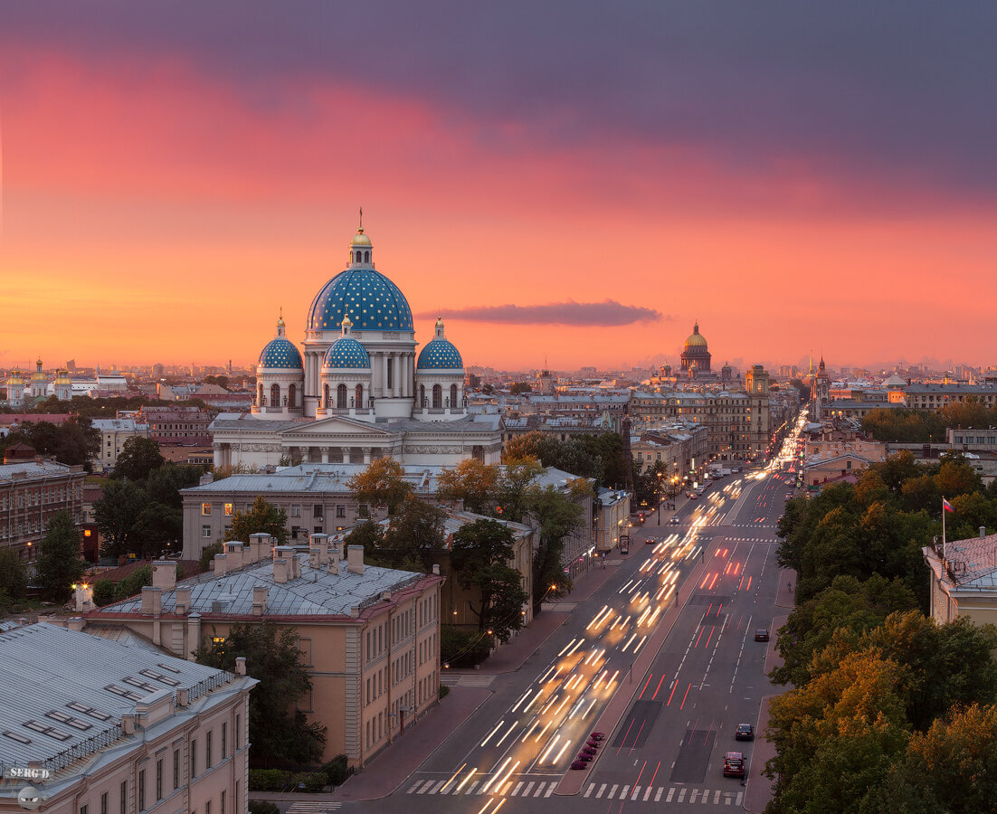 Санкт-Петербург – возглавляет рейтинг популярных городов для переезда.