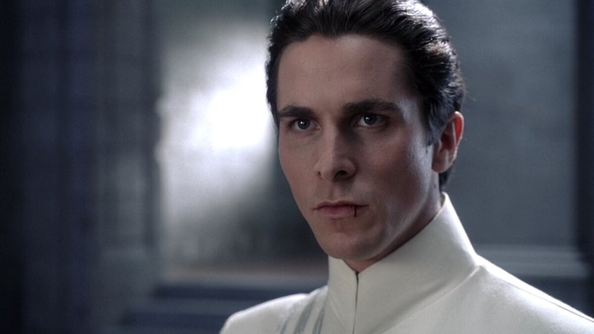 Учитывая, кто тут играет главную роль и эмоциональную холодность обеих персонажей, Эквилибриум так же наводит на ассоциации "Что если бы Американский Психопат разворачивался не в 'реальном мире', а в мрачной фантастике".